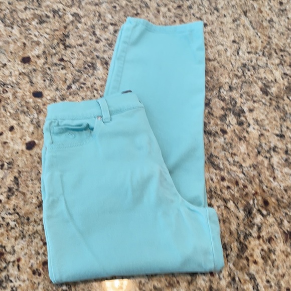 Gloria Vanderbilt Amanda Jeans - Picture 2 of 13